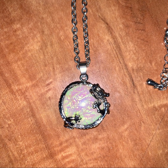 Iridescent dragon necklace - Picture 1 of 2